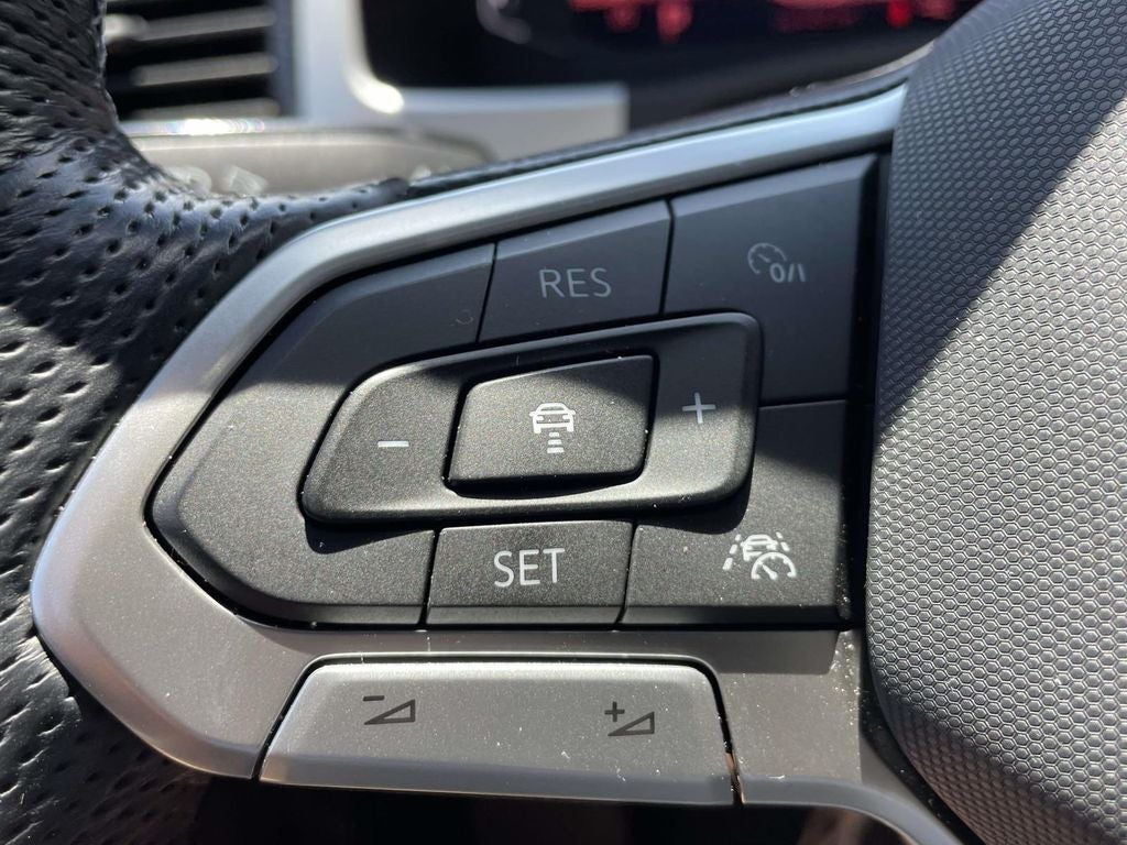 2023 Volkswagen Atlas Cross Sport 3.6L V6 SEL Premium R-Line