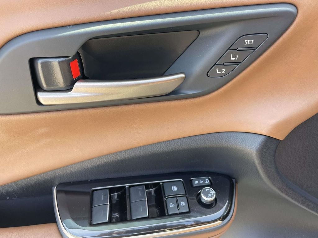 2025 Toyota Crown Signia Limited