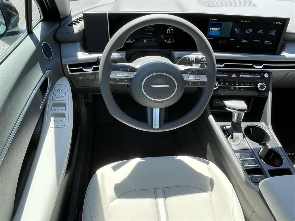 2025 Hyundai SONATA SE