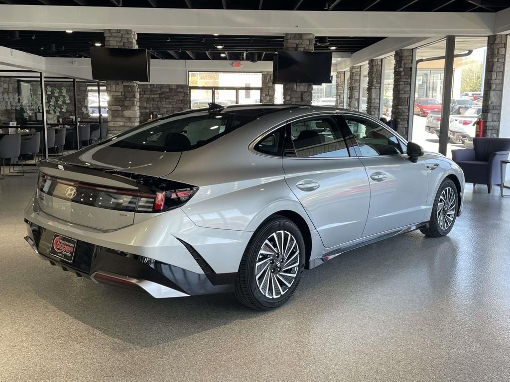 2026 Hyundai SONATA HYBRID SEL
