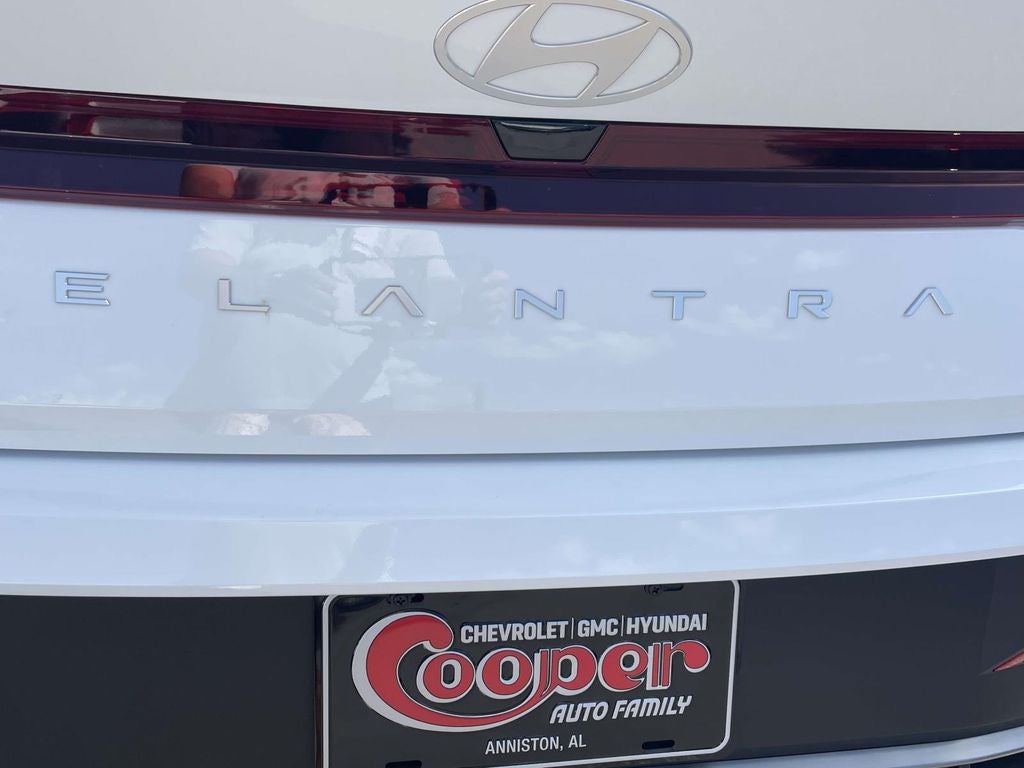 2026 Hyundai ELANTRA SE