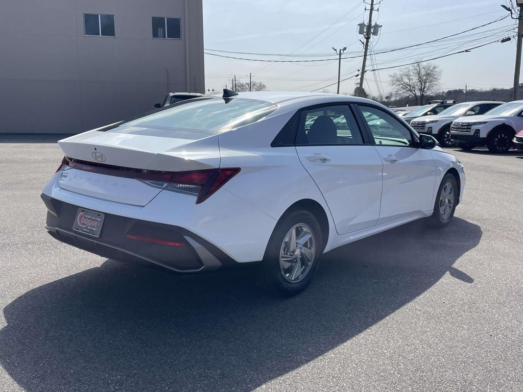 2026 Hyundai ELANTRA SE